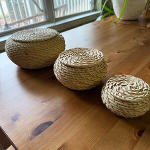Set of 3 Wicker Woven Baskets with Lid Rattan Storage Cobra Russian Setting